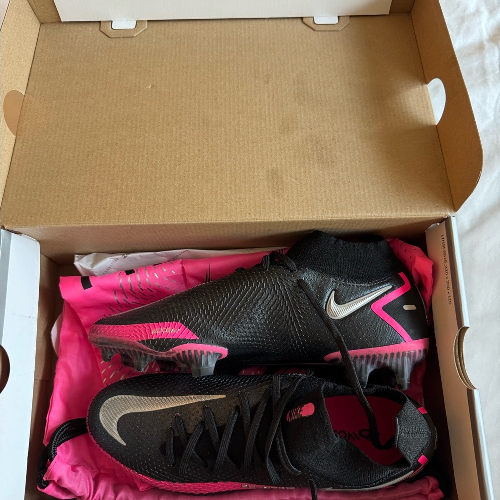 Black and pink Nike Phantom GT Elite FG soccer cleats with sock